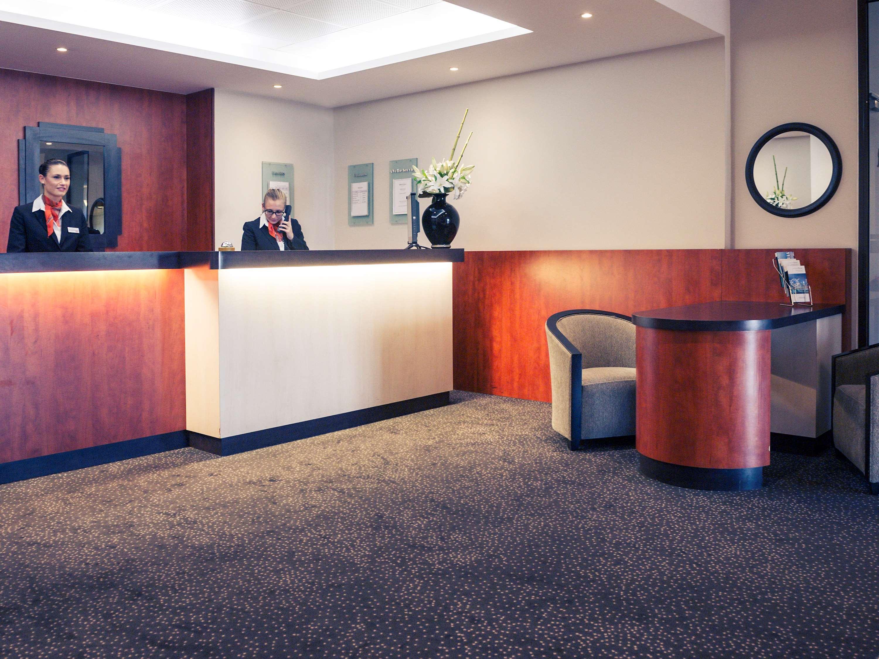 Mercure Maurepas Saint Quentin Exterior photo